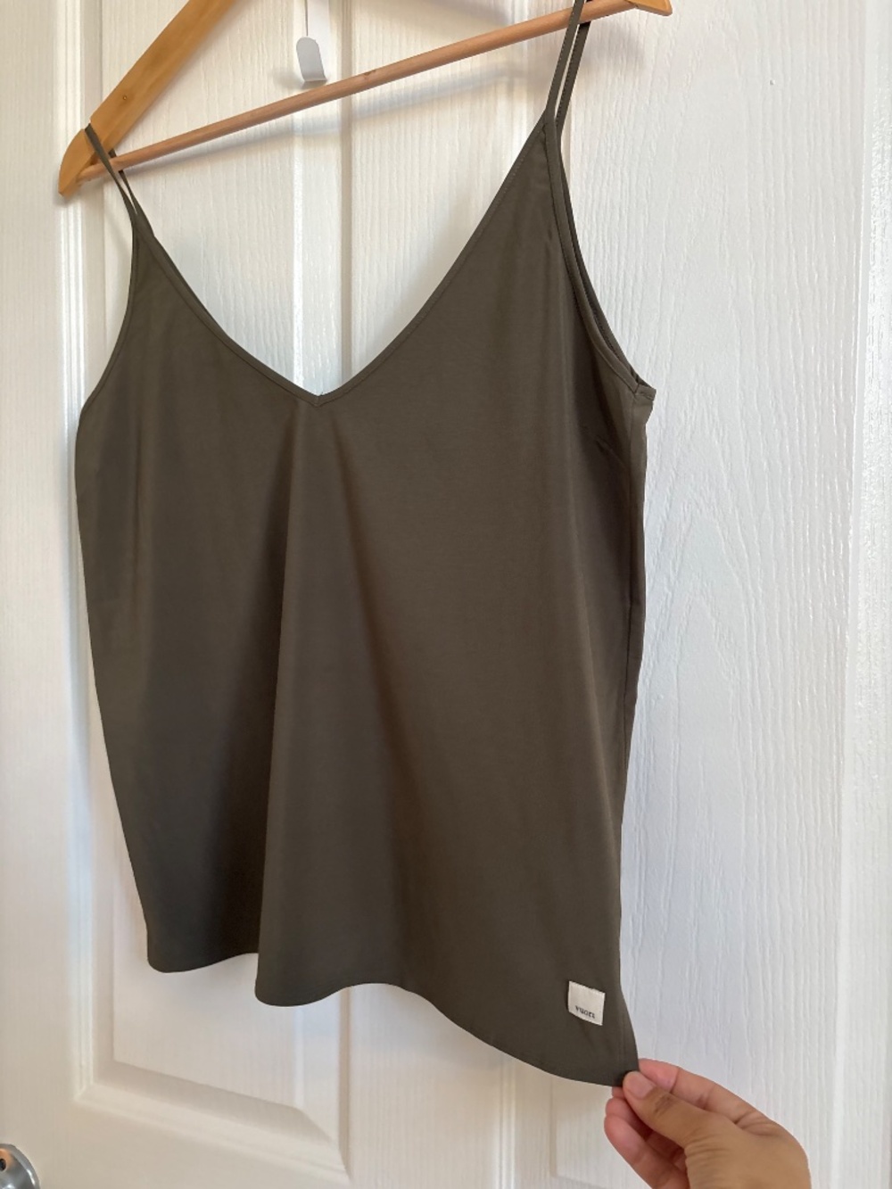 Vuori Villa Cami V-Neck Performance Stretch Tank Top Size XS NWOT - Picture 6 of 11